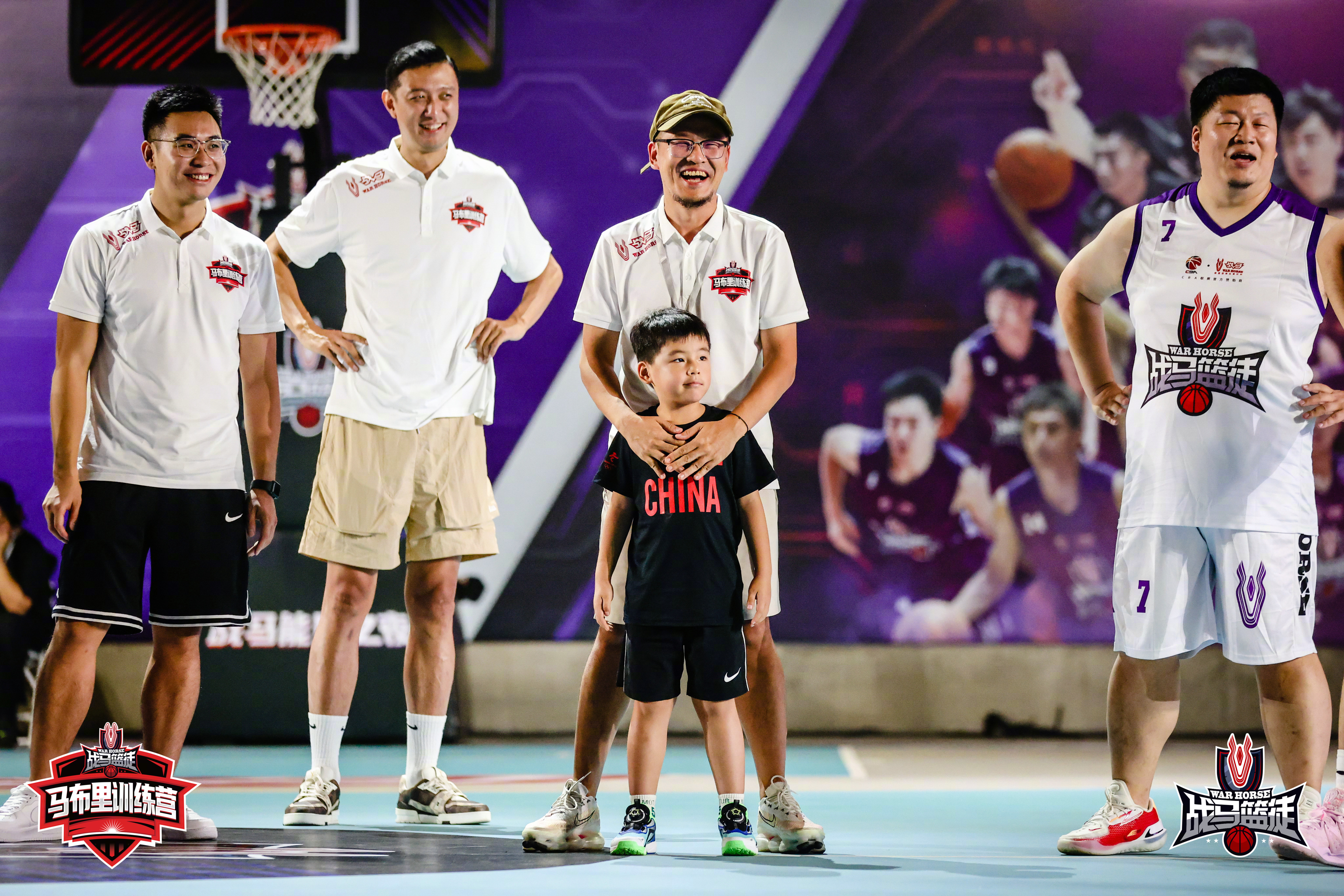 篮球训练营现场现状详情,球员毅力领先,掌声雷动 篮球训练营现场现状详情,球员毅力领先,掌声雷动