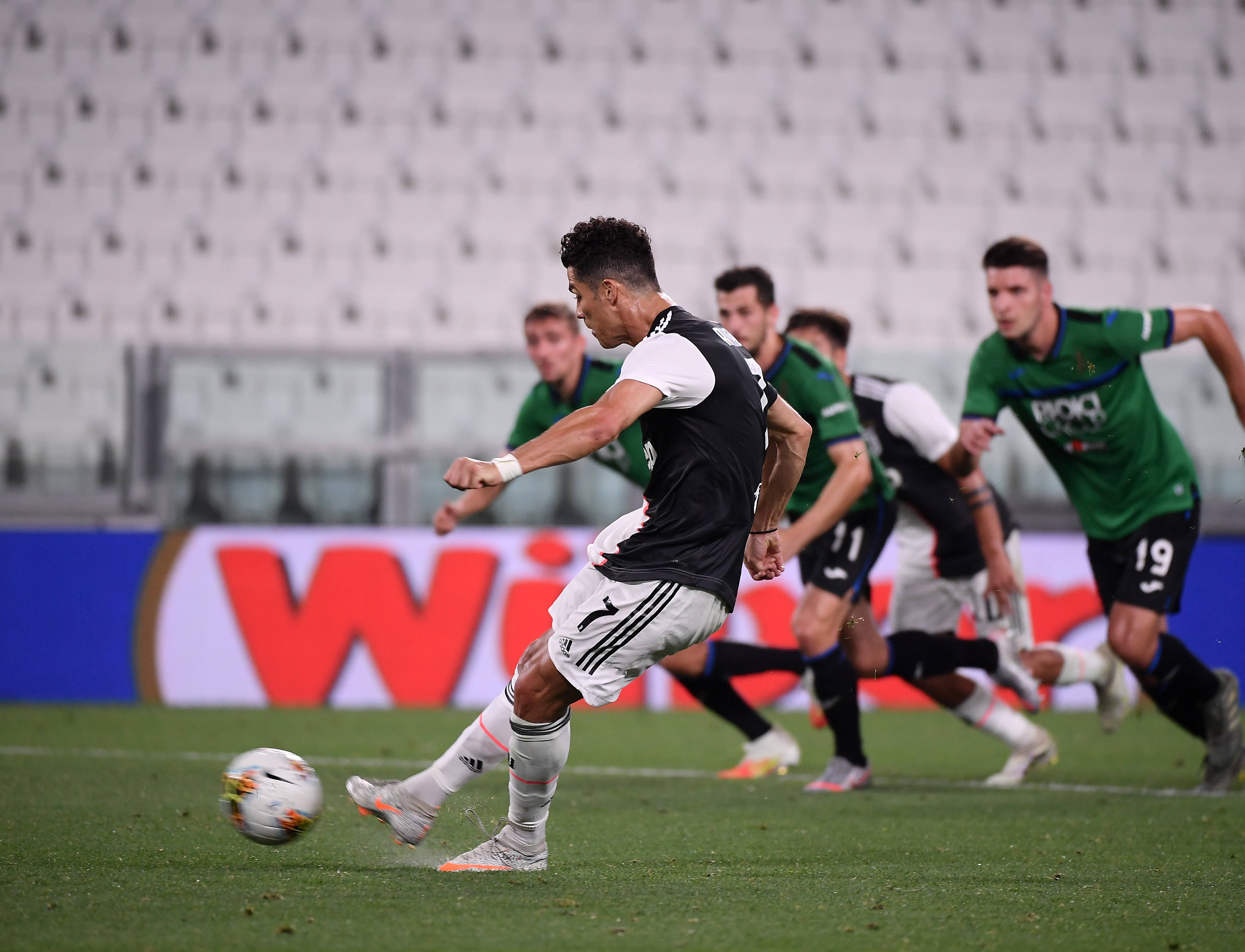 萨索洛上演绝杀,逆转击败对手,势不可挡 萨索洛上演绝杀,逆转击败对手,势不可挡