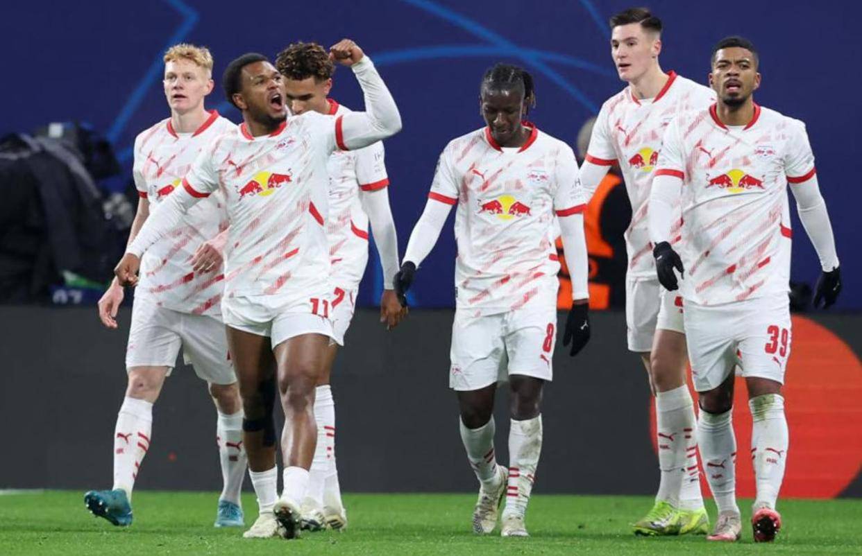 拜仁慕尼黑轻松击败对手,晋级八强,势不可挡 拜仁慕尼黑轻松击败对手,晋级八强,势不可挡