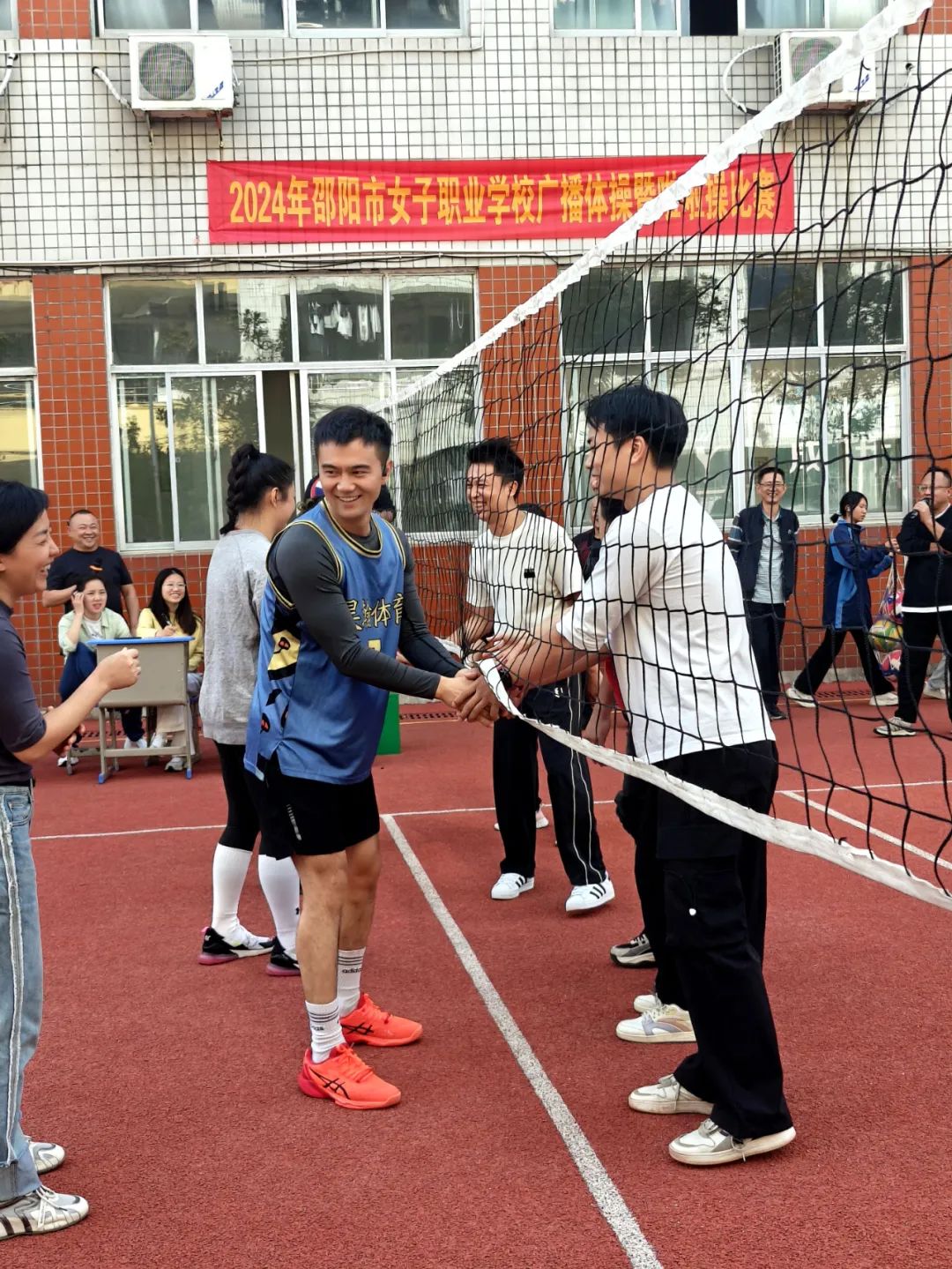 扣人心弦的比赛，团队团结一致风采更盛！，气势如虹