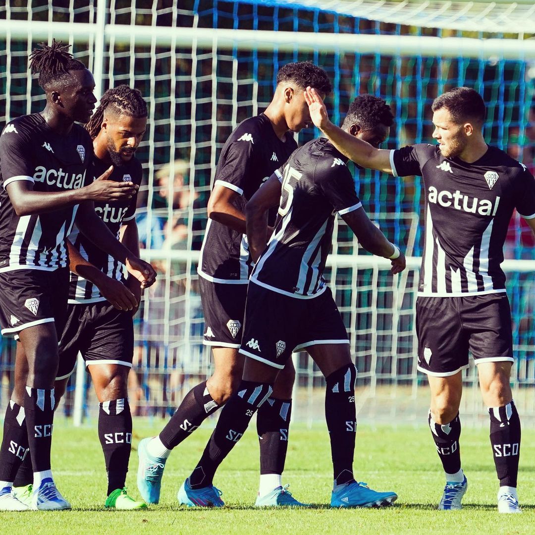 里昂客场战胜昂热，完成关键胜利，引发热议的简单介绍