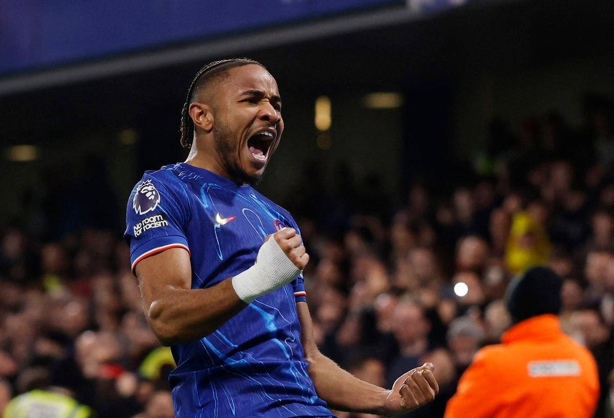 南安普顿客场大胜队员表现抢眼晋级希望大增,气势如虹 南安普顿客场大胜队员表现抢眼晋级希望大增,气势如虹