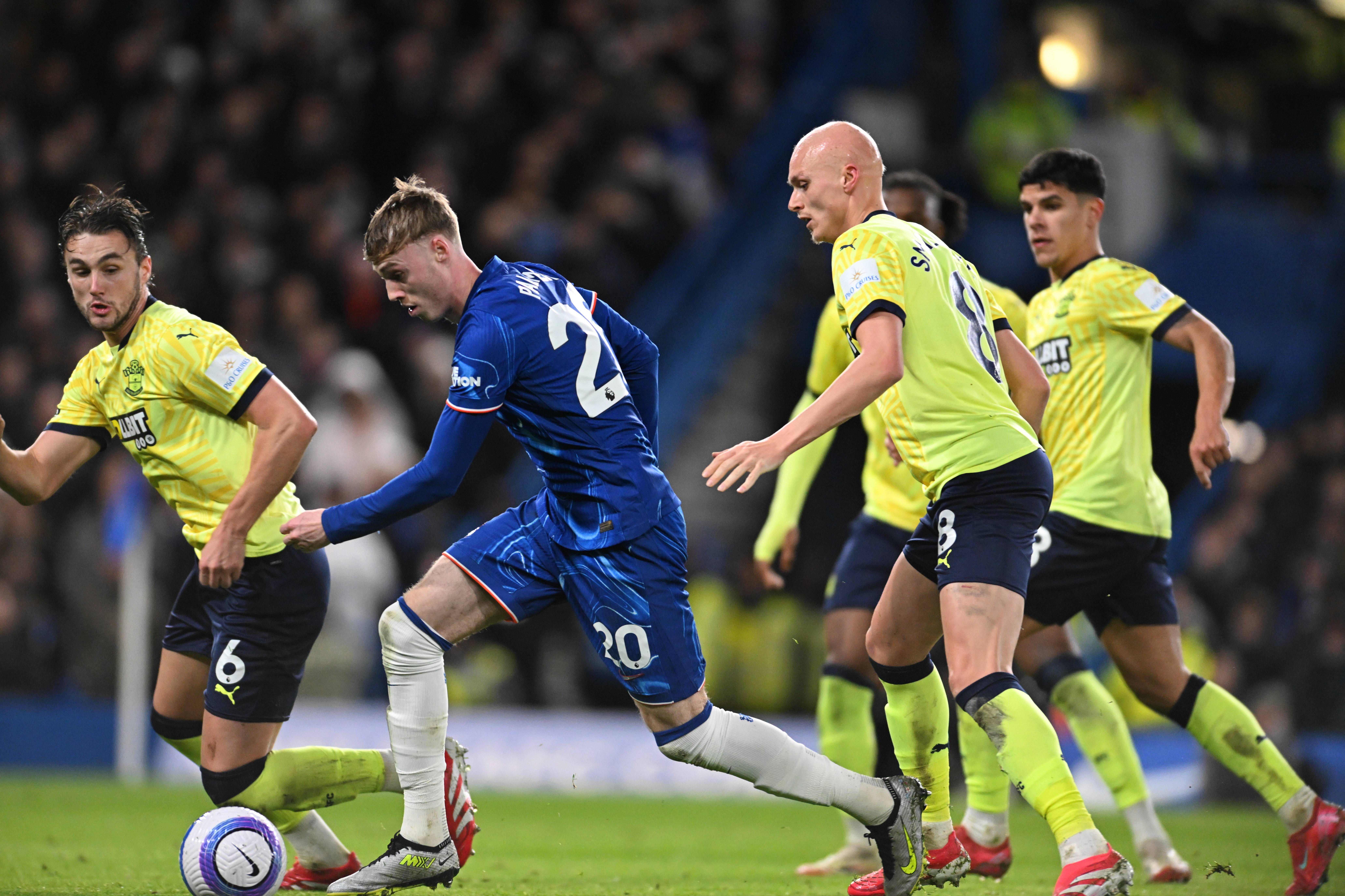 南安普顿客场大胜队员表现抢眼晋级希望大增,气势如虹 南安普顿客场大胜队员表现抢眼晋级希望大增,气势如虹