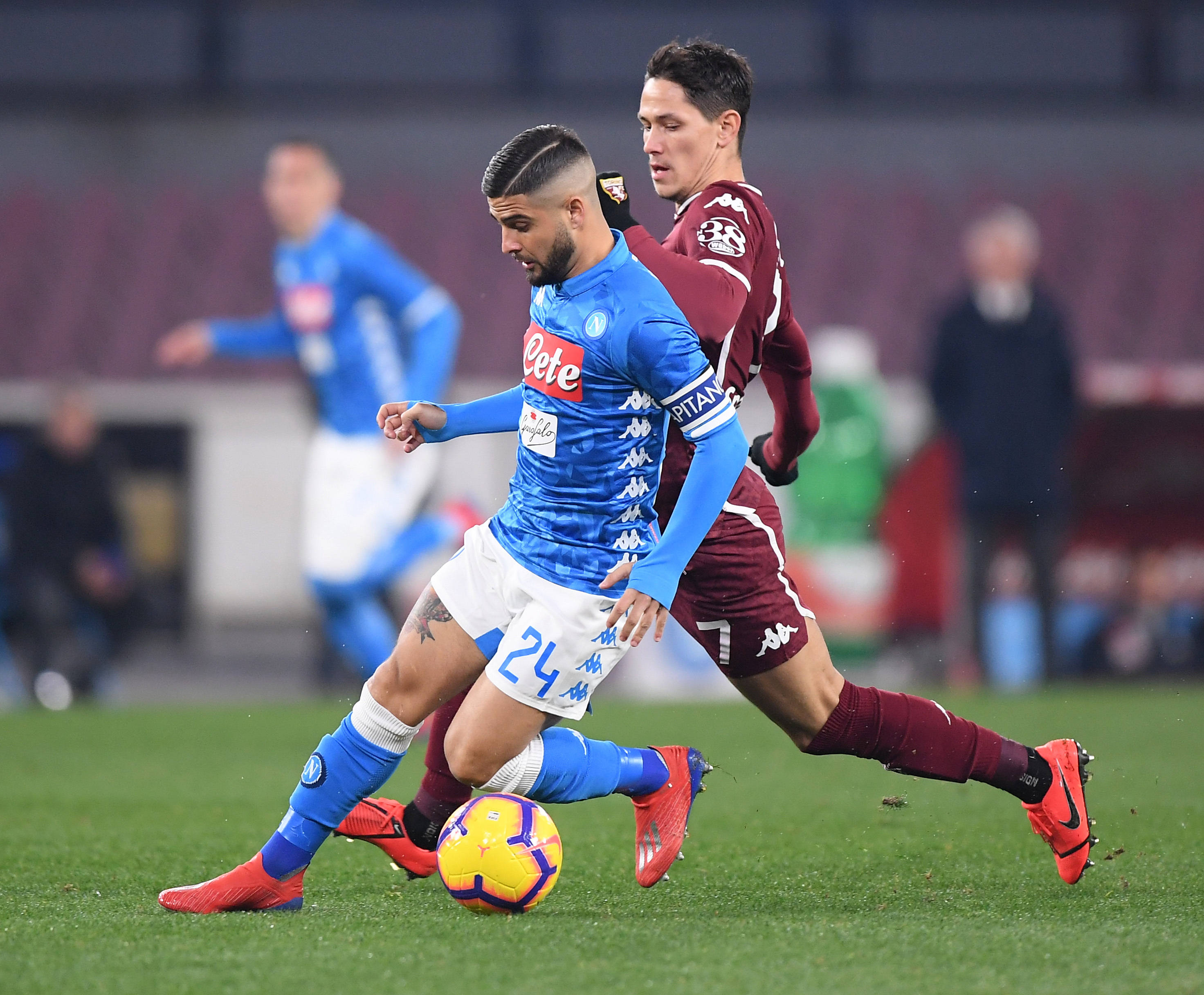 阿雅克肖主场击败朗斯,保持领跑位置,振奋人心 阿雅克肖主场击败朗斯,保持领跑位置,振奋人心