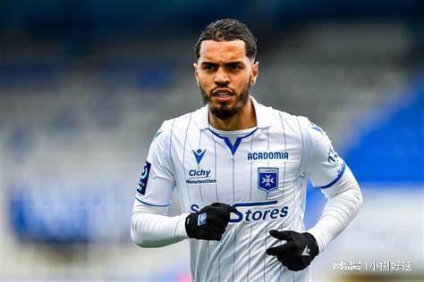 上港胜泰达,继续稳固联赛前列位置,振奋人心 上港胜泰达,继续稳固联赛前列位置,振奋人心