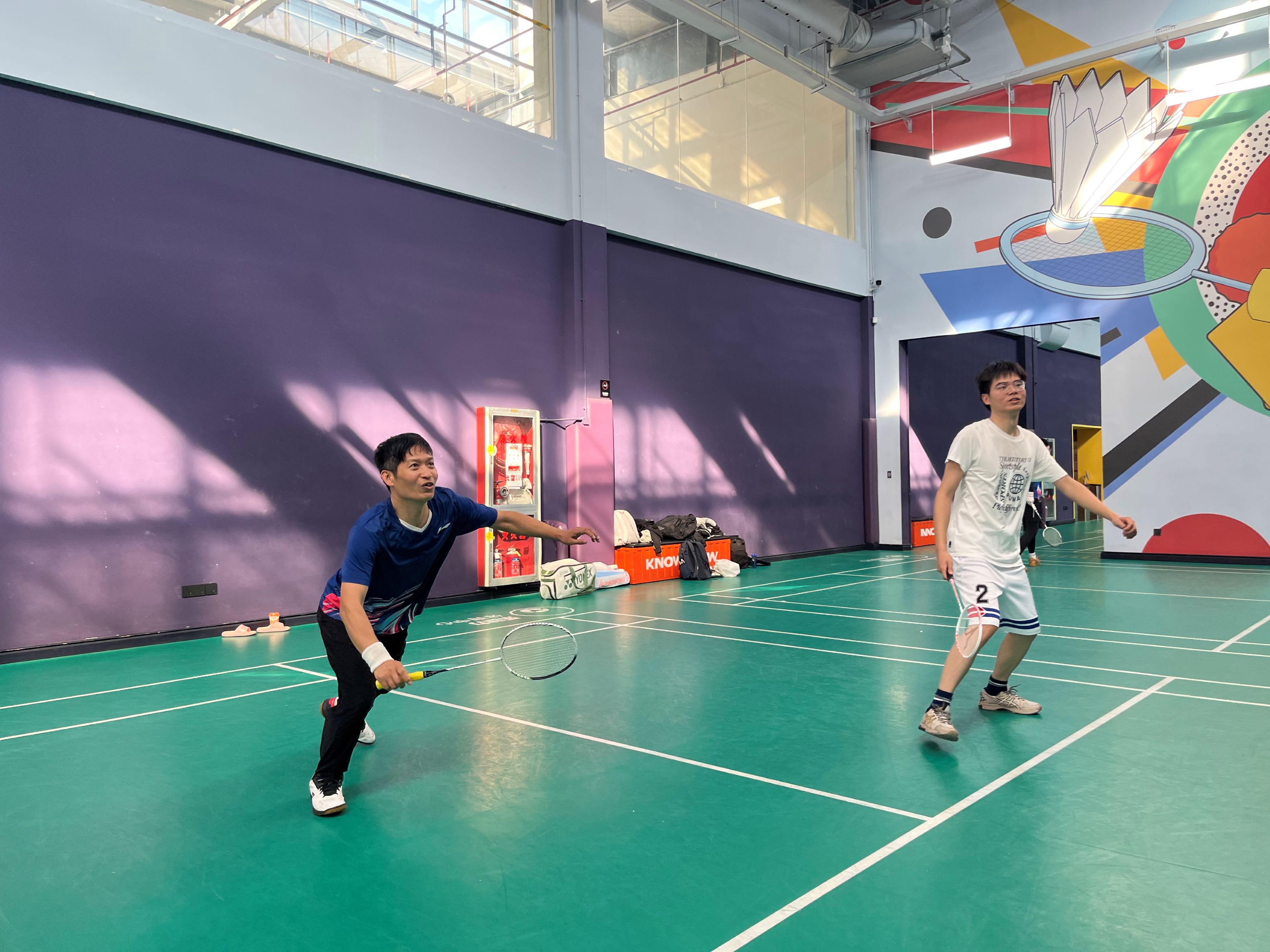 女足战胜后，团结势如破竹，势头如虹，掌声雷动