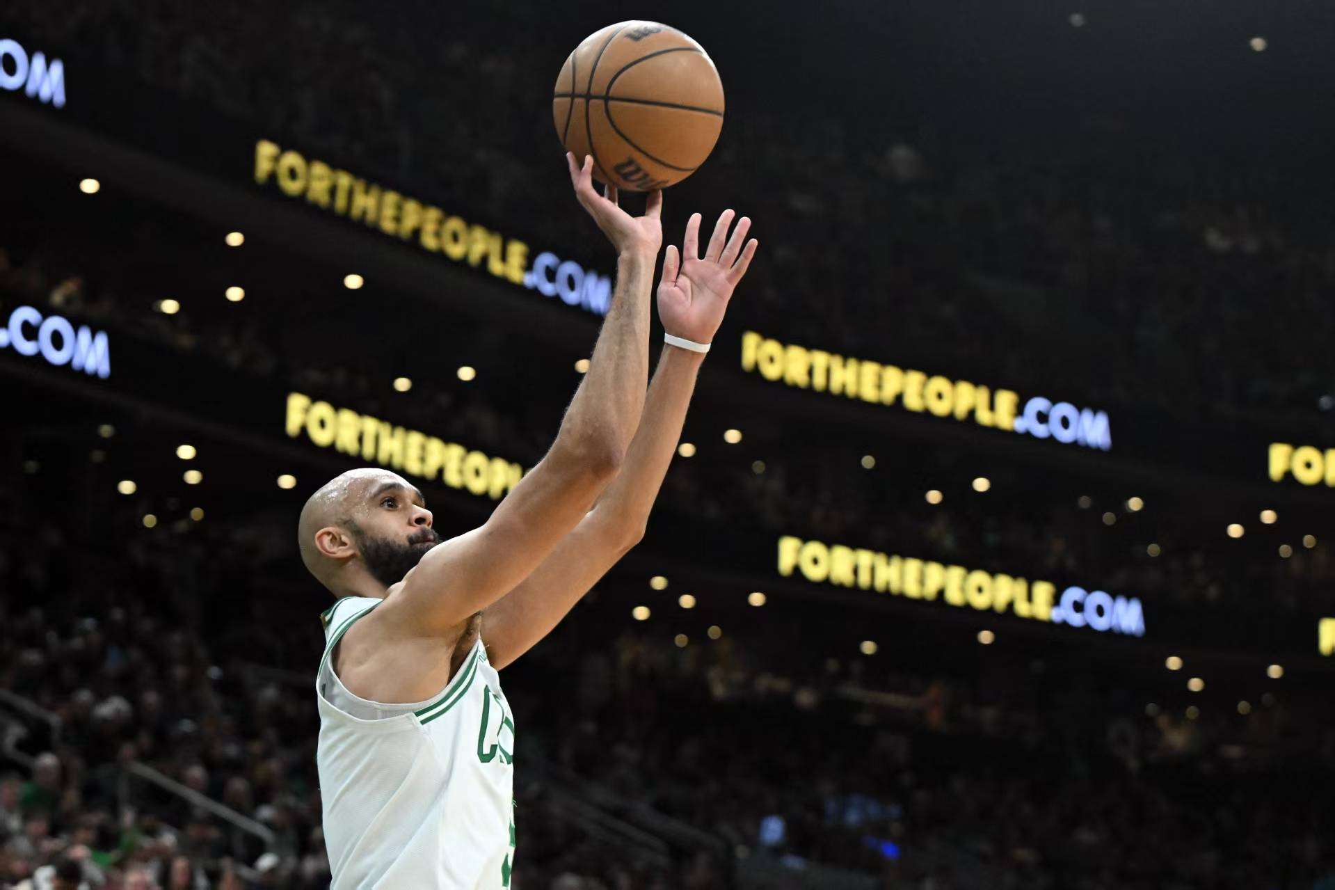 凯尔特人全队得分均衡，内外得手击败对手，士气大振