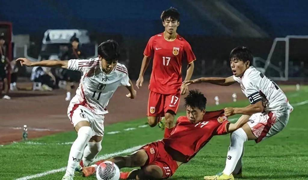 日本球队迎来胜利，东亚足球势头正猛，全场震撼