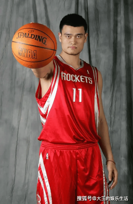 篮球名将在特殊时期展现出色表现，表现亮眼