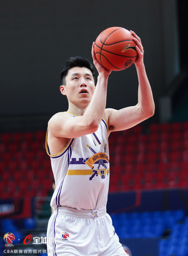 福建男篮进攻犀利,斩获关键胜利,势不可挡 福建男篮进攻犀利,斩获关键胜利,势不可挡