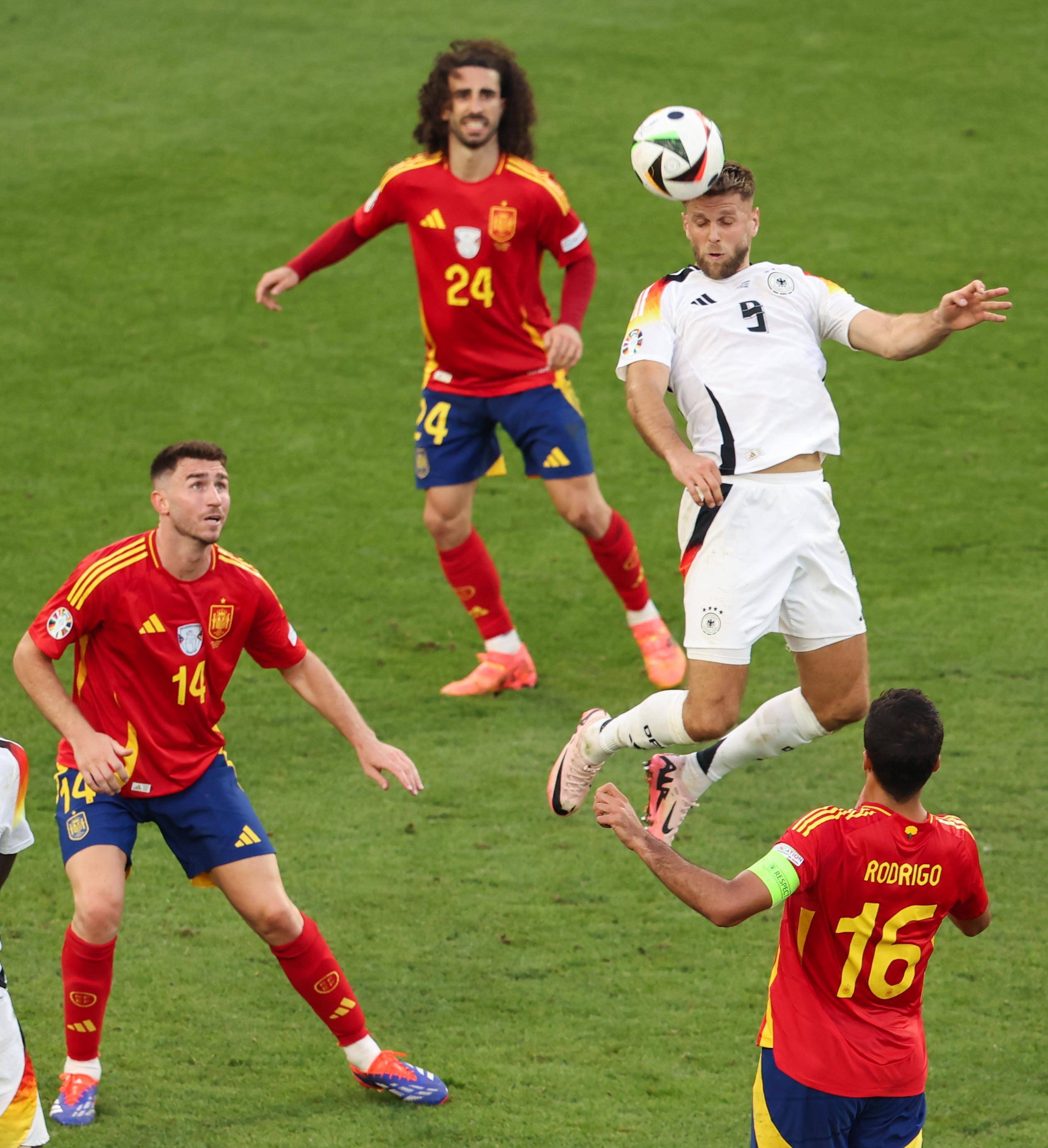 关于足球锦标赛中,女队踢出精彩表现!,士气大振的信息 关于足球锦标赛中,女队踢出精彩表现!,士气大振的信息