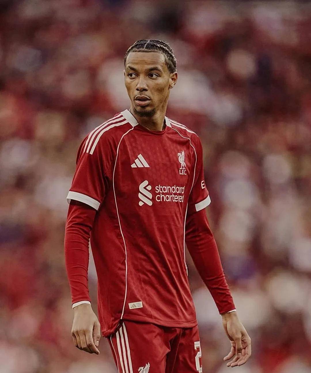 利物浦主帅被曝与裁判私交甚密,引发热议 利物浦主帅被曝与裁判私交甚密,引发热议