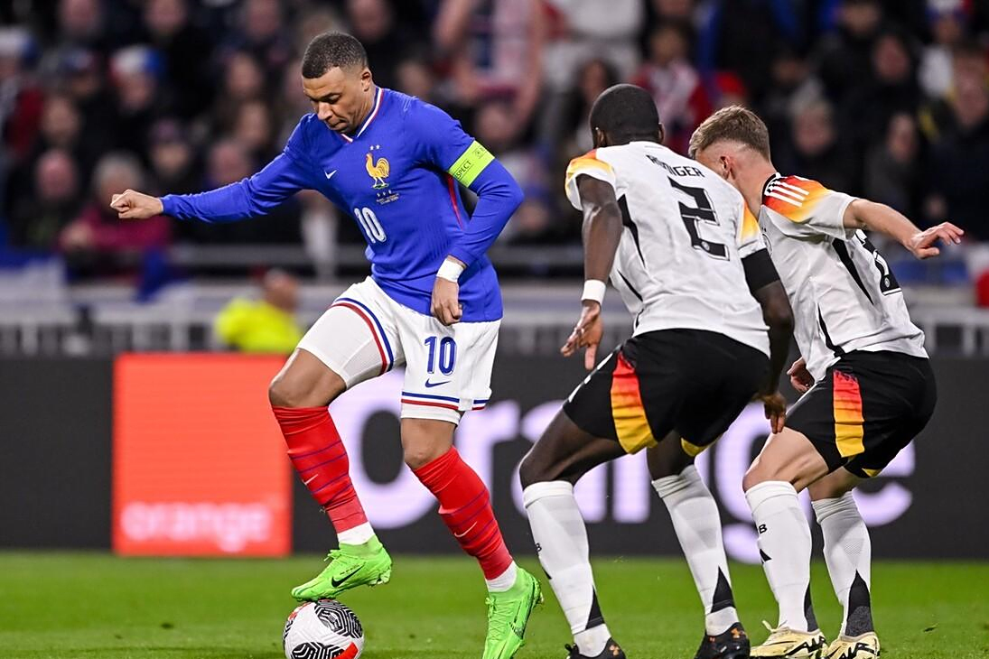 重量级对决，法国球队迎接洛马出征，全场震撼的简单介绍