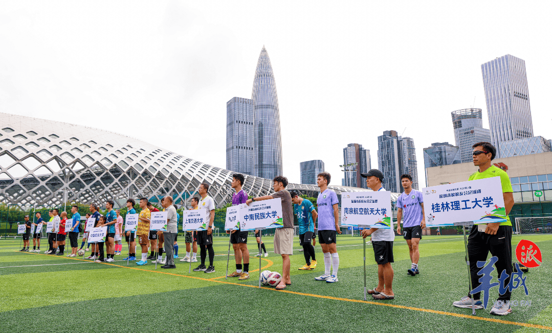 足球锦标赛关键战役,球员决胜负,掌声雷动 足球锦标赛关键战役,球员决胜负,掌声雷动