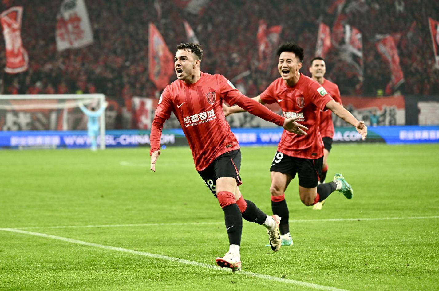 成都足球队再立异功，晋升亚冠小组首位，全场震撼的简单介绍