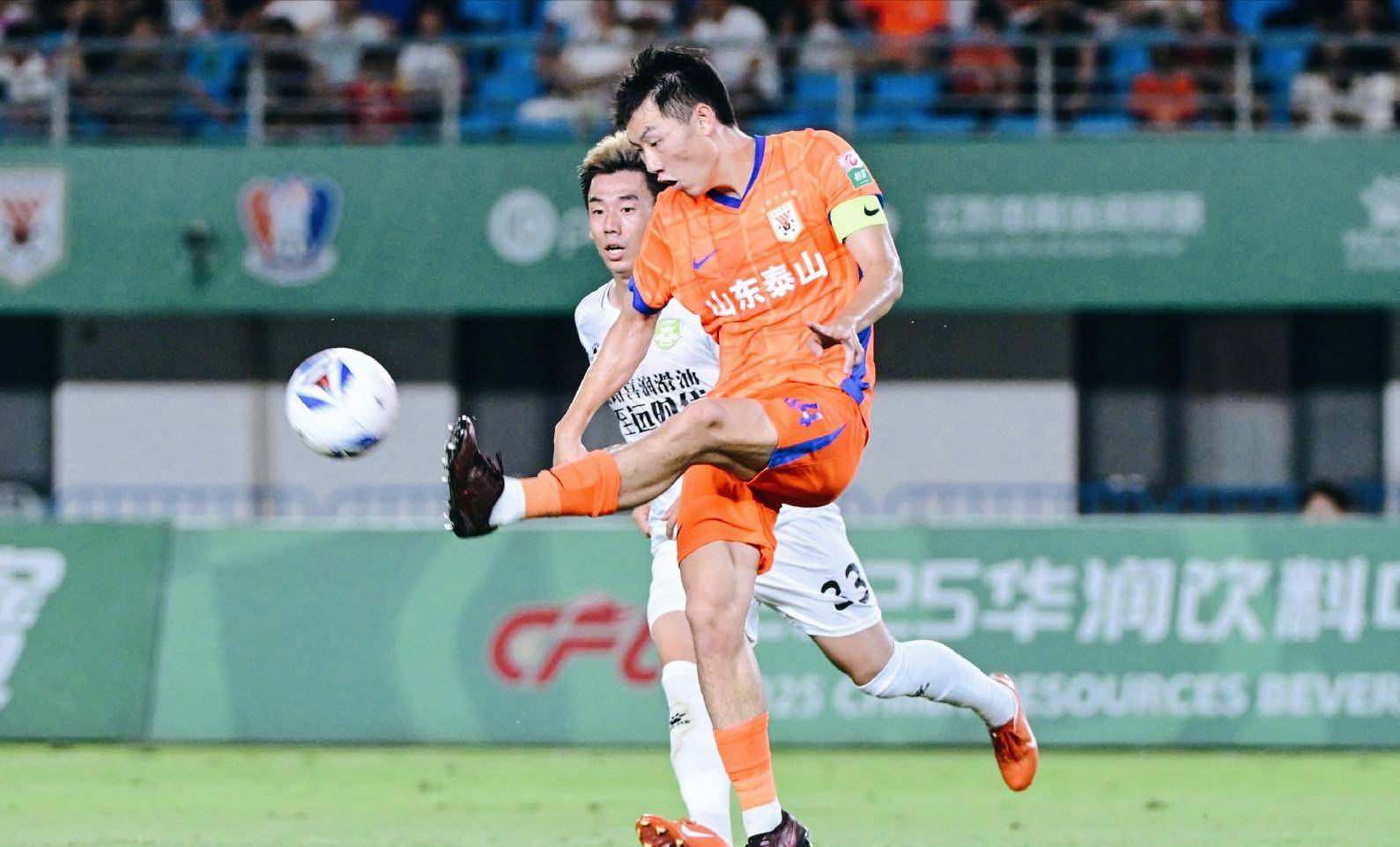 比赛中的突发状况和反转让球迷们大呼过瘾,士气大振 比赛中的突发状况和反转让球迷们大呼过瘾,士气大振