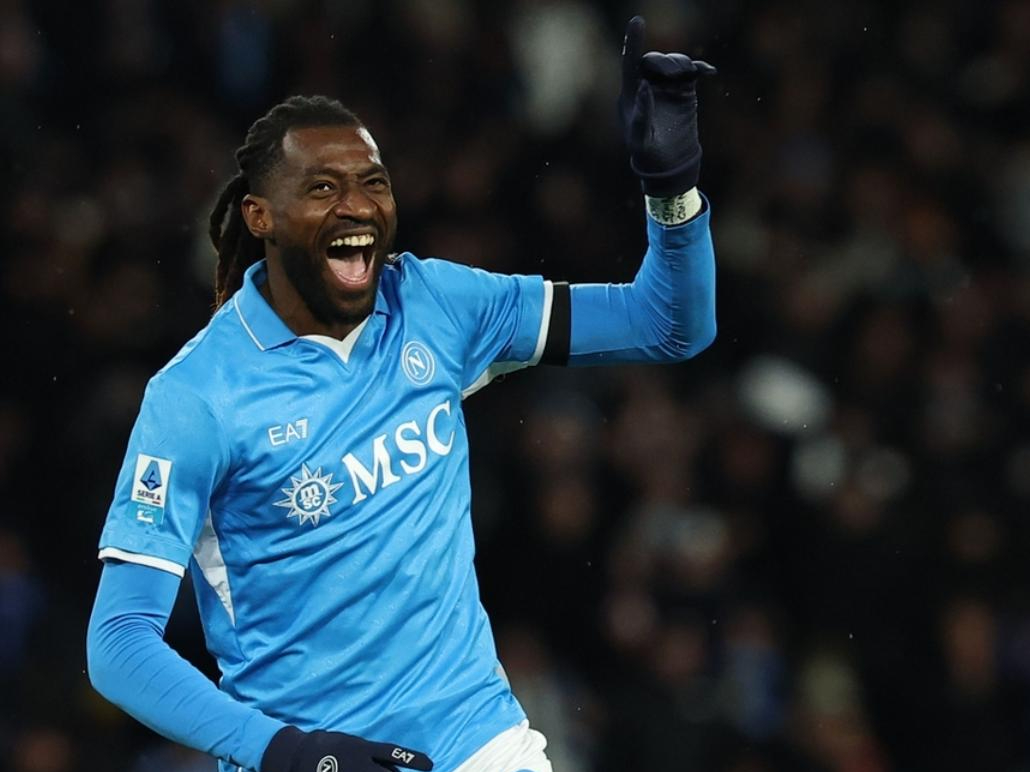 那不勒斯主帅荣膺年度最佳,引领球队豪取连胜,掌声雷动 那不勒斯主帅荣膺年度最佳,引领球队豪取连胜,掌声雷动