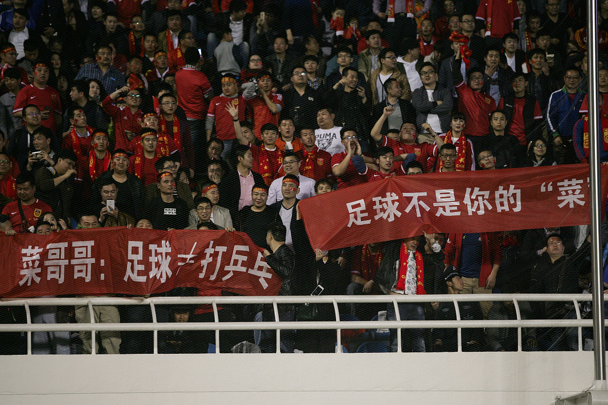 包含两队力争胜利，全力以赴决胜负，战绩斐然的词条