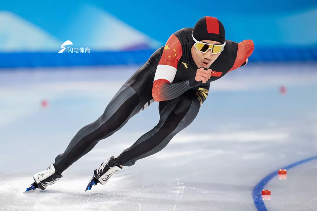 运动员实力超群，赛场上一骑绝尘，引发热议