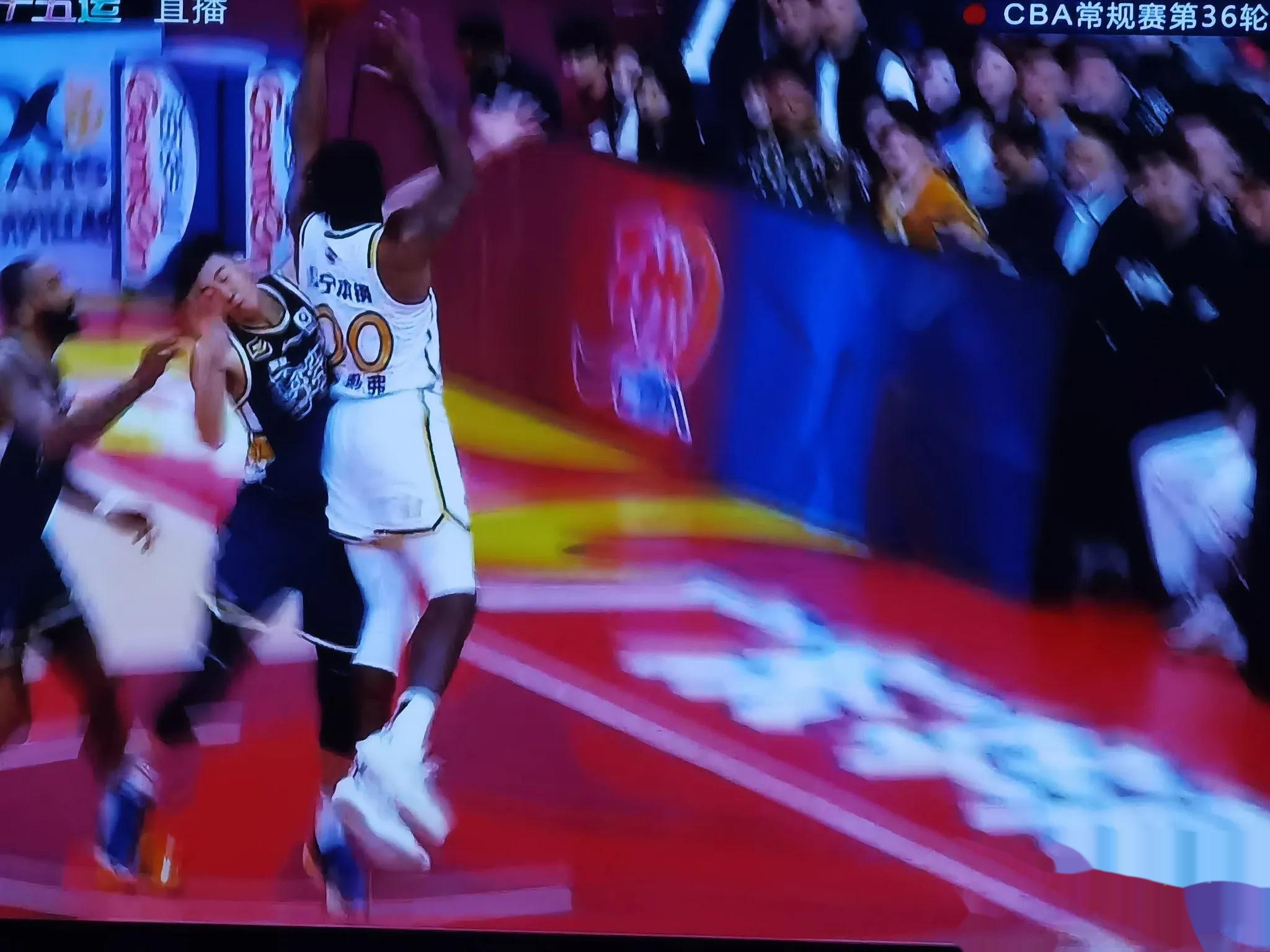 惊险一幕！球队险胜对手，晋级赛程更进一步，表现亮眼