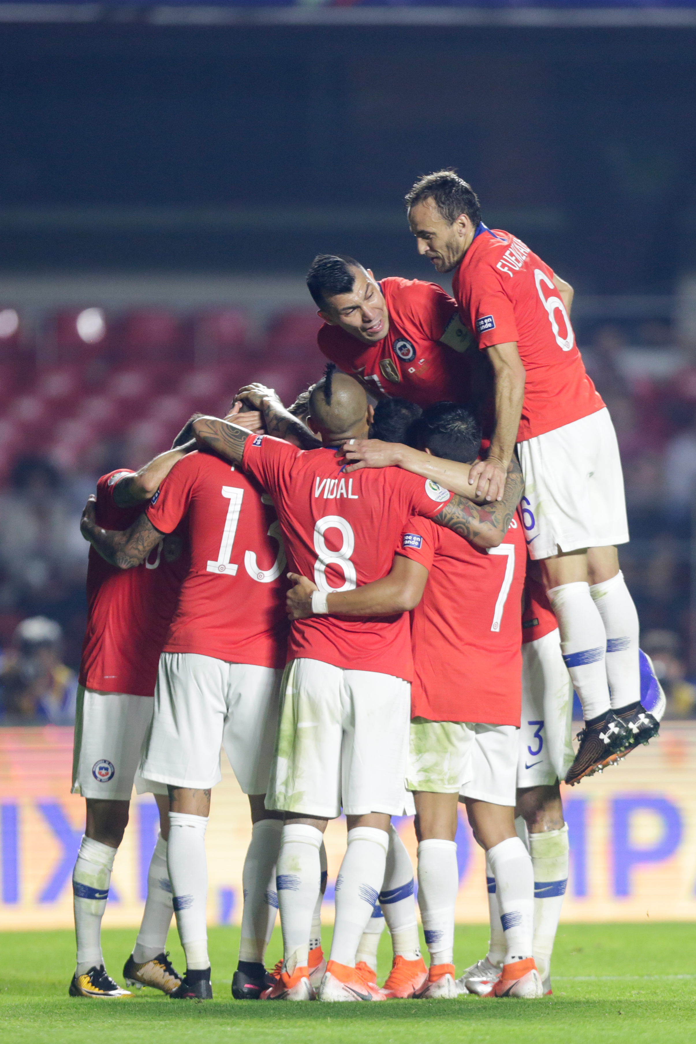 美洲女子足球邀请赛半决赛胜者走出，气势如虹