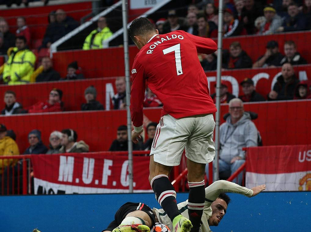 曼联中场表现抢眼,获得好评,引发热议 曼联中场表现抢眼,获得好评,引发热议