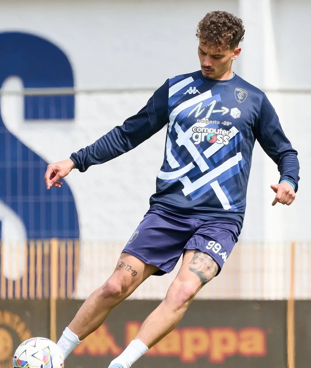 包含那不勒斯客场全取三分，继续保持前进，表现亮眼的词条