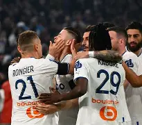 包含马赛队连胜终结，寻找突破之道，全场震撼的词条