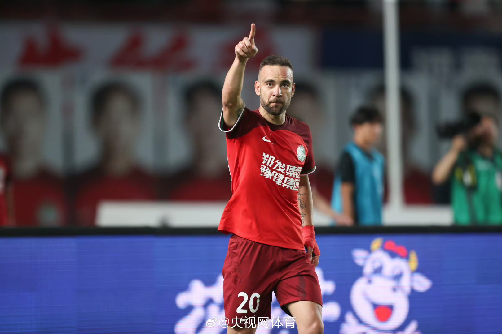 河南建业客场不敌，遭遇挑战，振奋人心