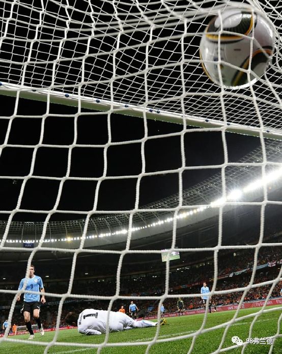 智利横扫塞内加尔,苏亚雷斯点燃赛场 智利横扫塞内加尔,苏亚雷斯点燃赛场