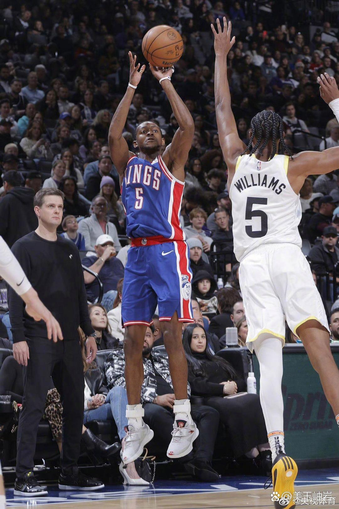 广东队横扫鹈鹕，福克斯状态火热