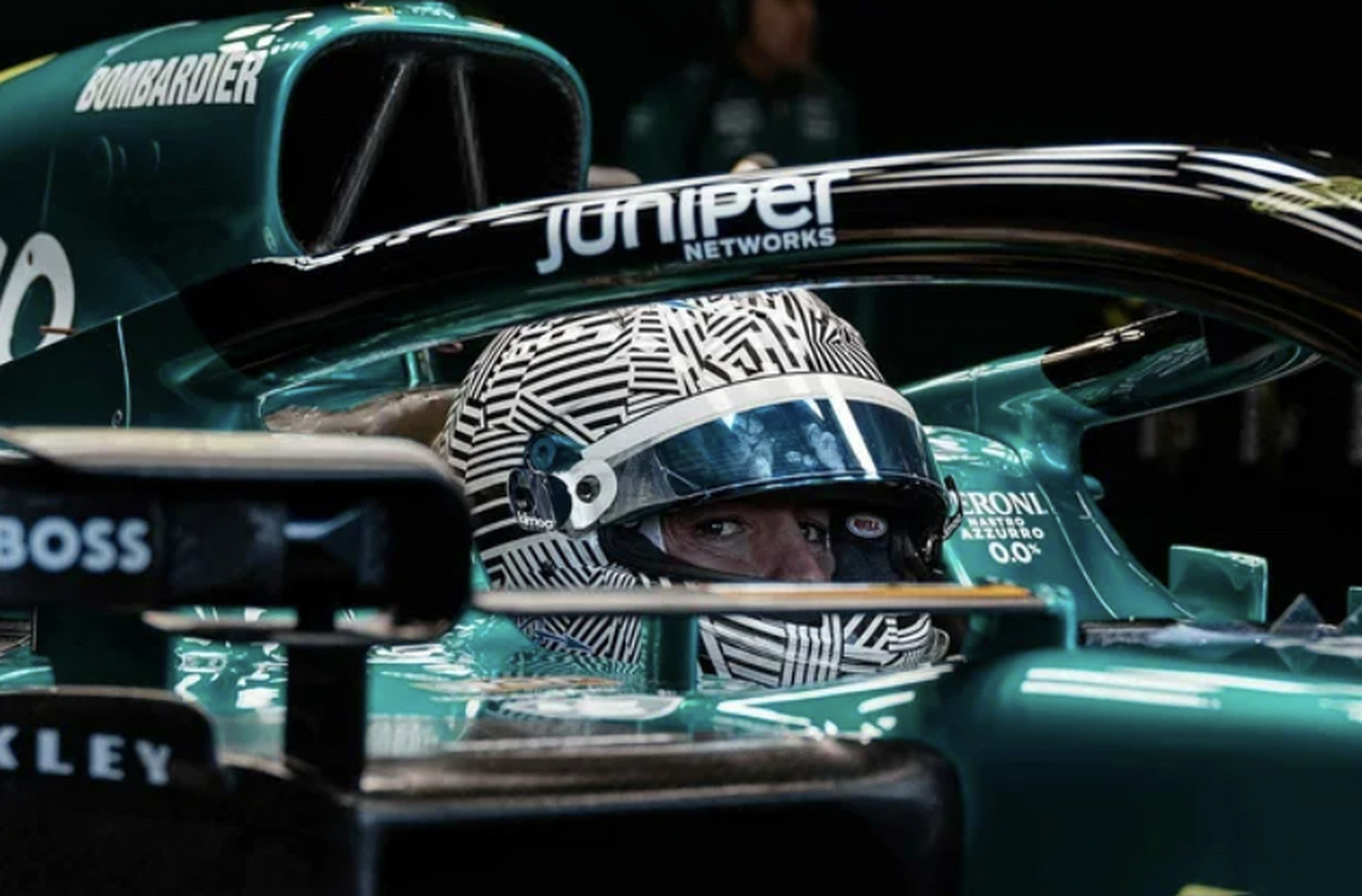 关于梅赛德斯翻盘阿斯顿马丁，阿隆索扛起全队的信息