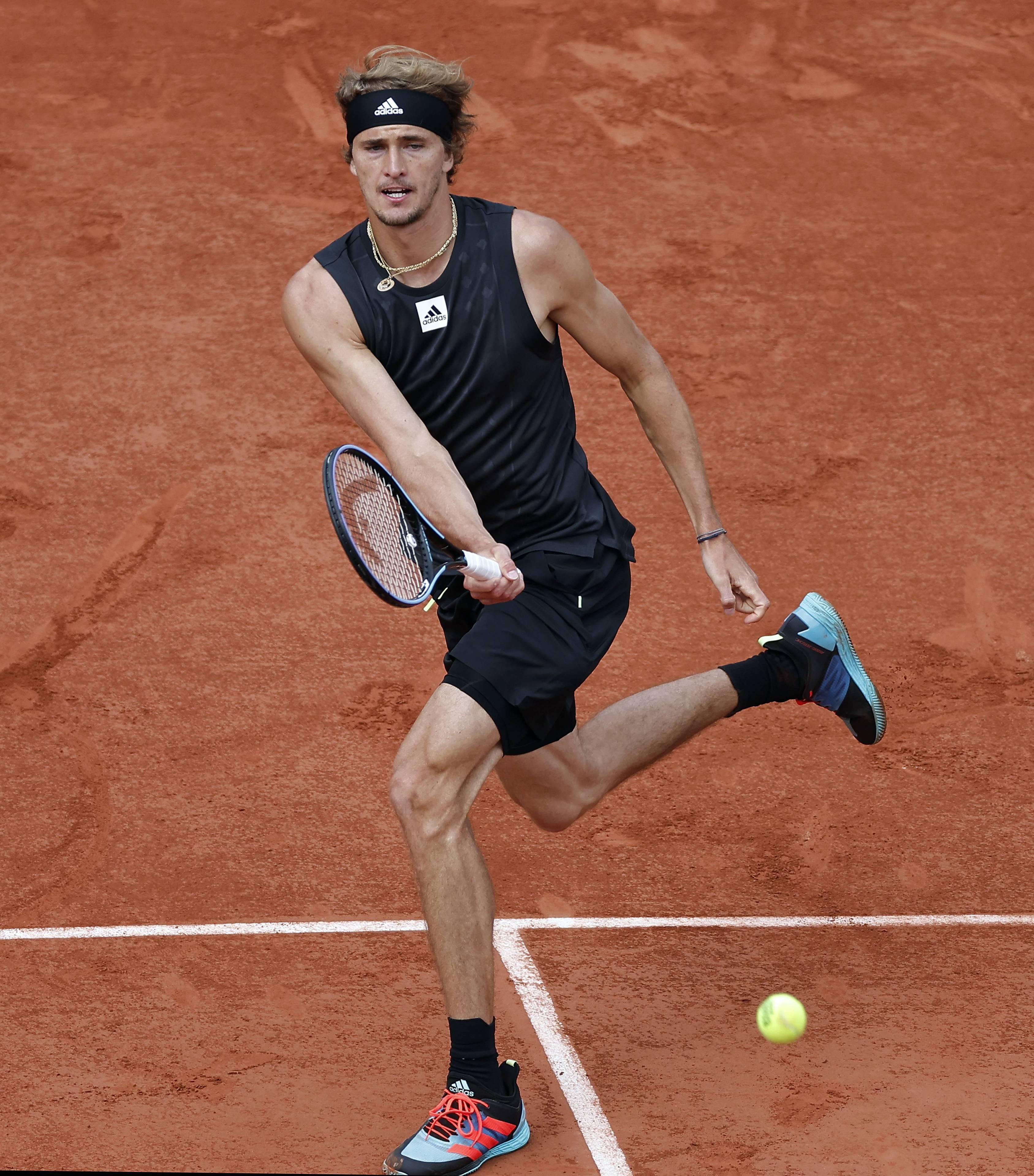 戴维斯杯翻盘法网，兹维列夫统治全场