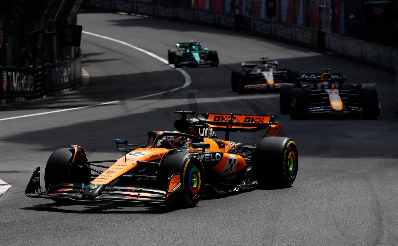 红牛车队完胜索伯车队，佩雷兹扛起全队