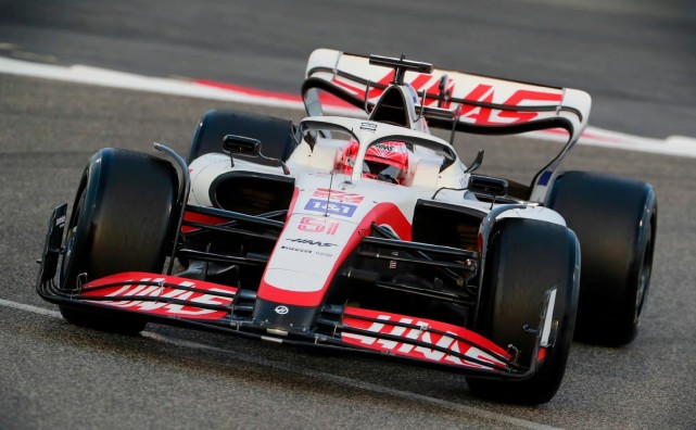 阿斯顿马丁轻取哈斯车队,拉塞尔带队取胜 阿斯顿马丁轻取哈斯车队,拉塞尔带队取胜