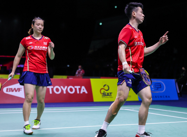 印尼队鏖战泰国队，黄鸭组合统治全场