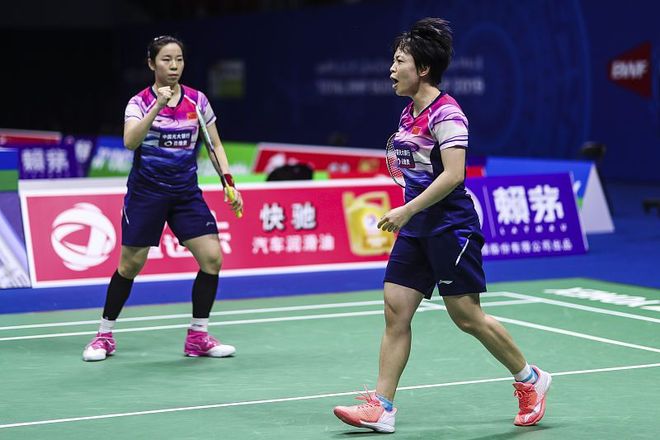 印尼队鏖战泰国队，黄鸭组合统治全场