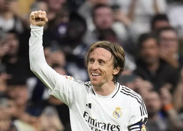 英格兰逆转奥地利，莫德里奇点燃赛场