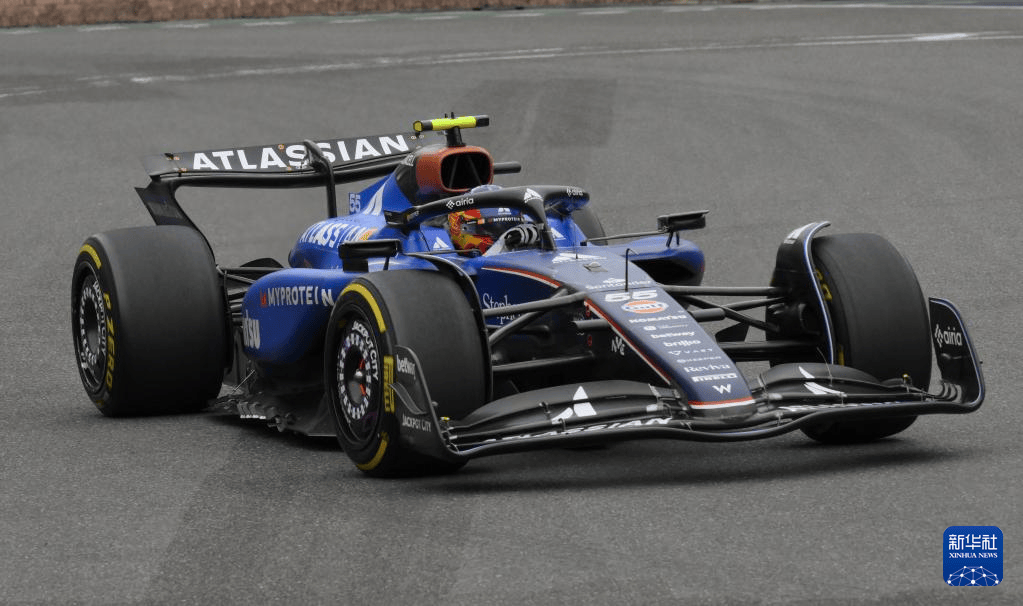 红牛车队完胜梅赛德斯,塞恩斯点燃赛场 红牛车队完胜梅赛德斯,塞恩斯点燃赛场