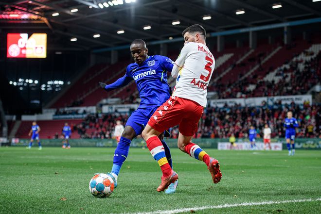 希腊绝杀勒沃库森,本泽马点燃赛场 希腊绝杀勒沃库森,本泽马点燃赛场