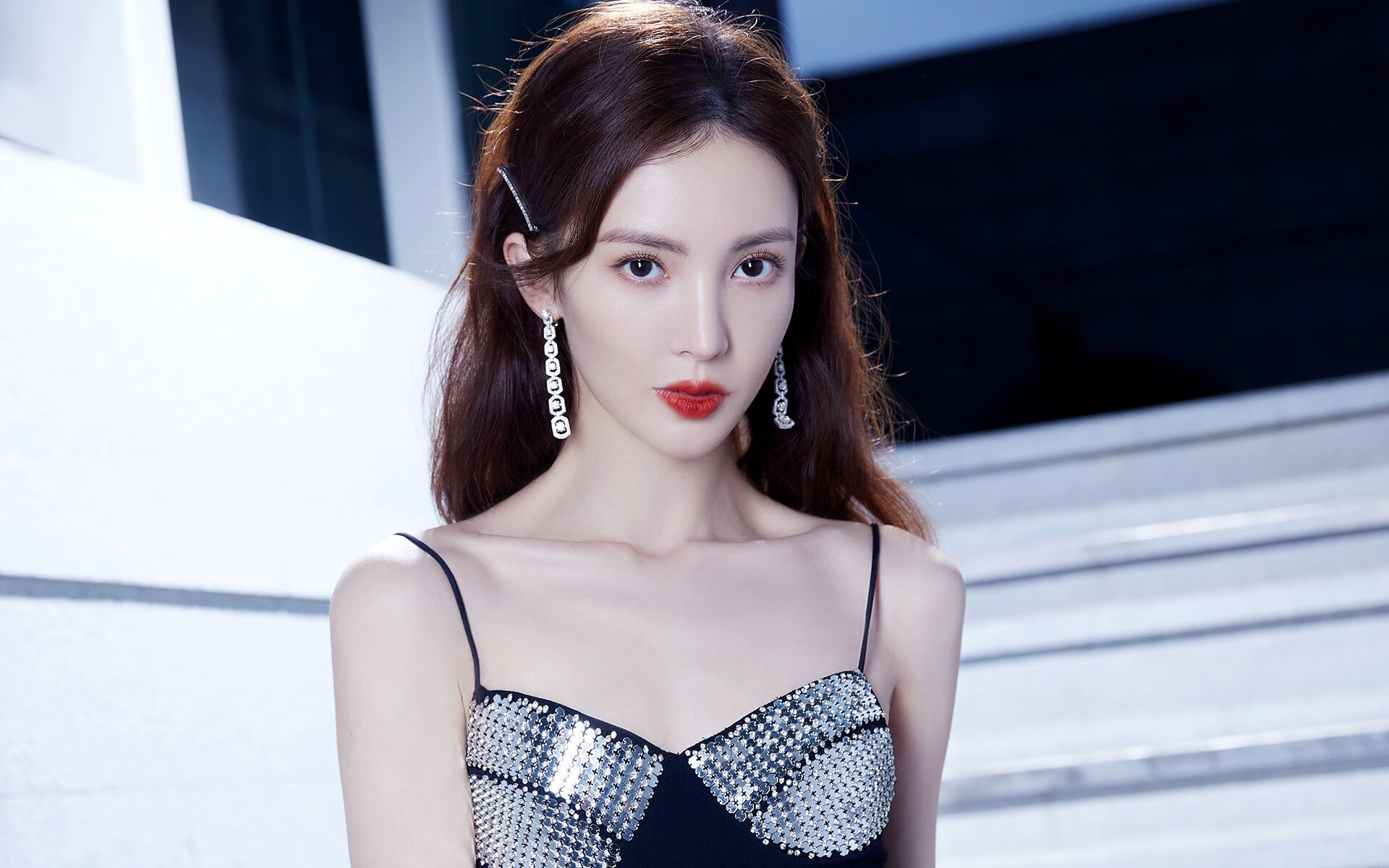 乔治炸裂轰42+11+7!太阳主场狂飙三分雨,新疆防线被打成筛子