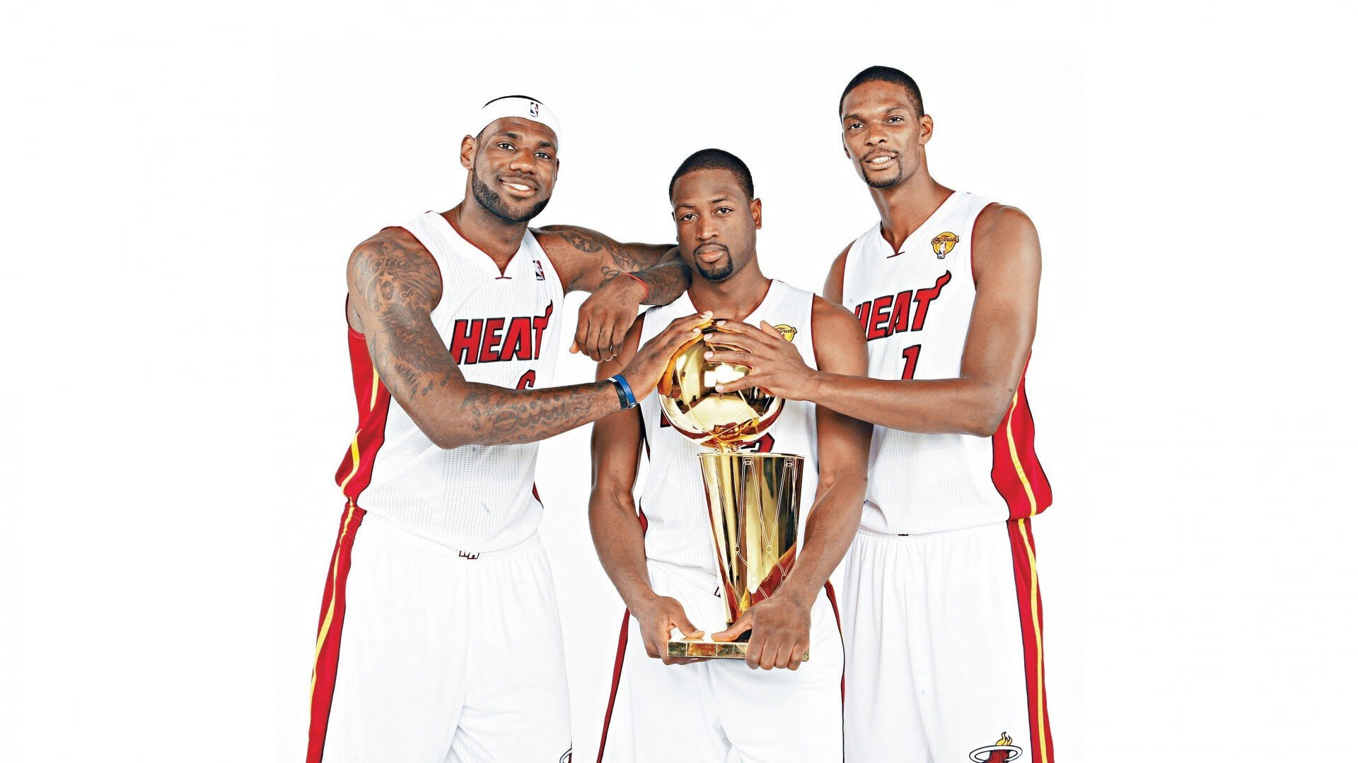 战场中央,少年封神!塔图姆抢七夜劈开苍穹,书写绿凯新史诗