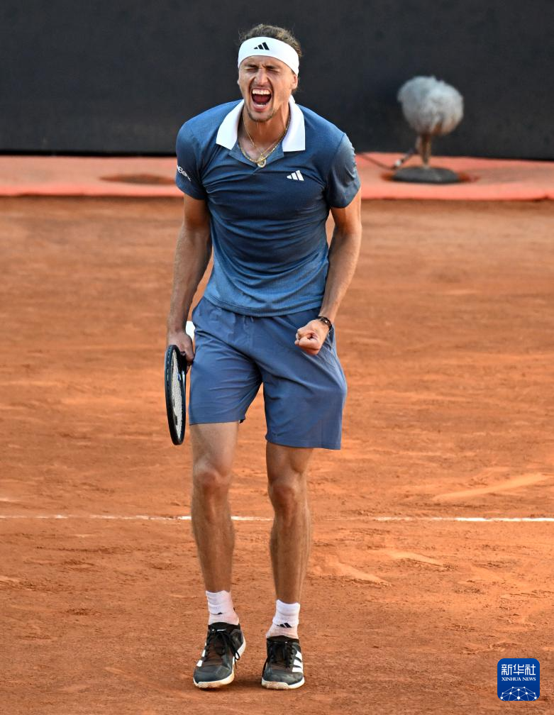 法网横扫ATP总决赛，兹维列夫扛起全队